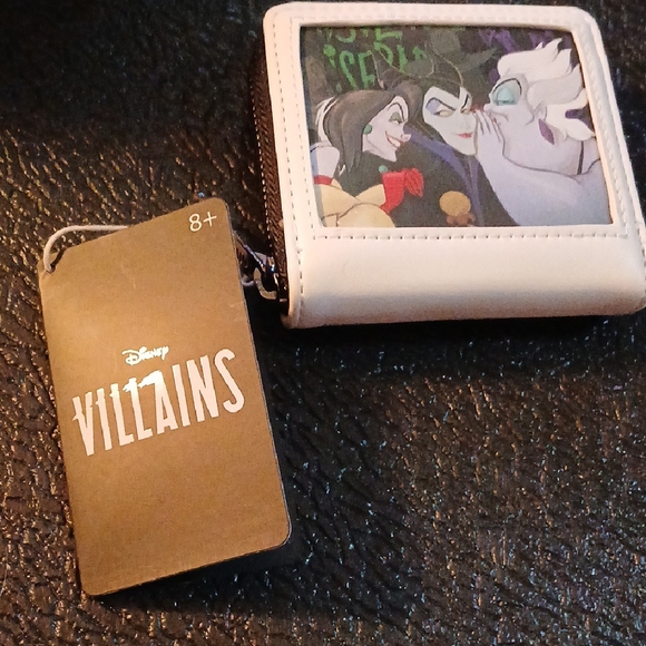 Loungefly White Disney Key & Card Holder - Picture 2 of 7